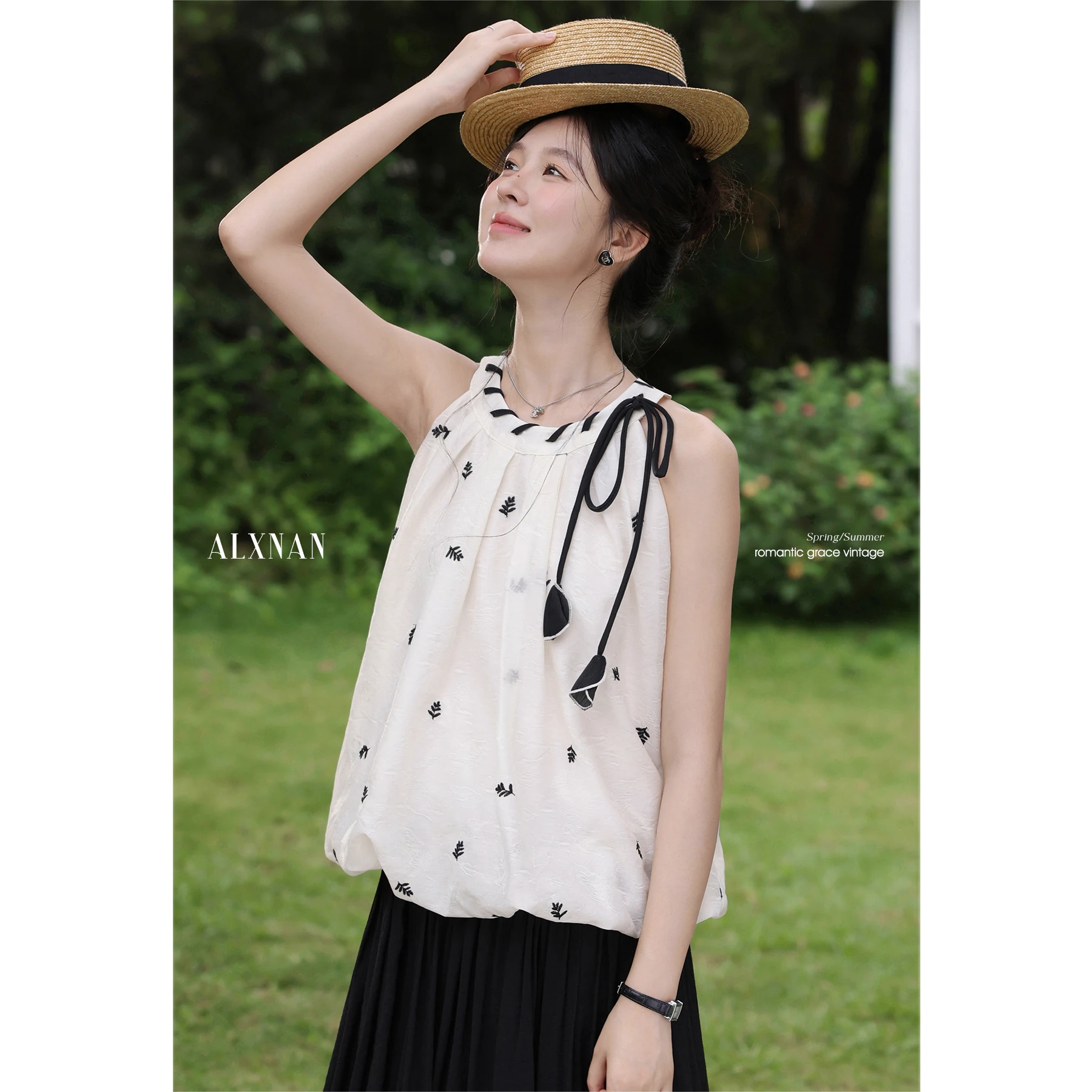 

ALXNAN White Tank Top Women Embroidered Pleats Halter Neck Vest Summer Elegant Casual Loose-fit Sleeveless Tops Female L56202