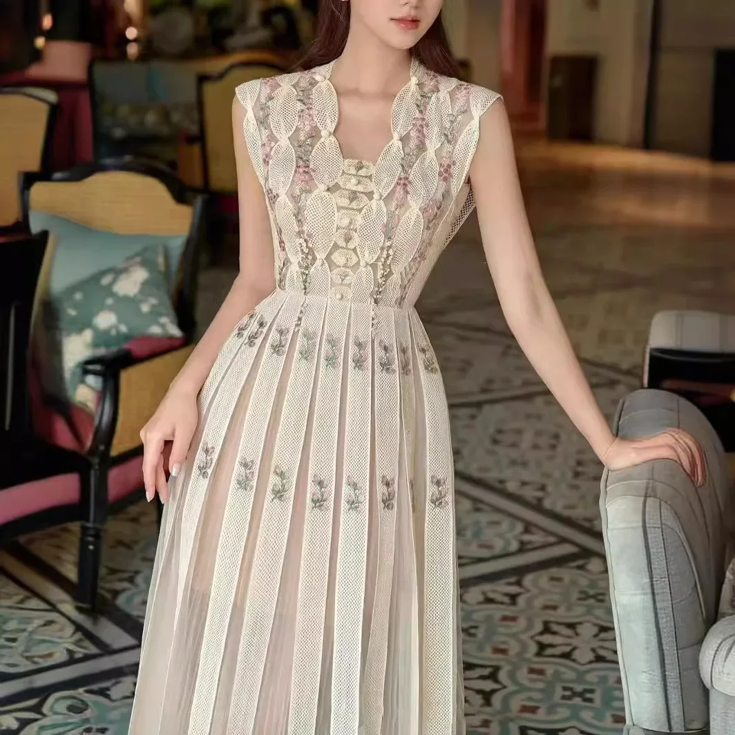 Boutique Wholesale 2024 Summer New Fashionable V-neck Sleeveless Sweet Floral Embroidered Women's Dress