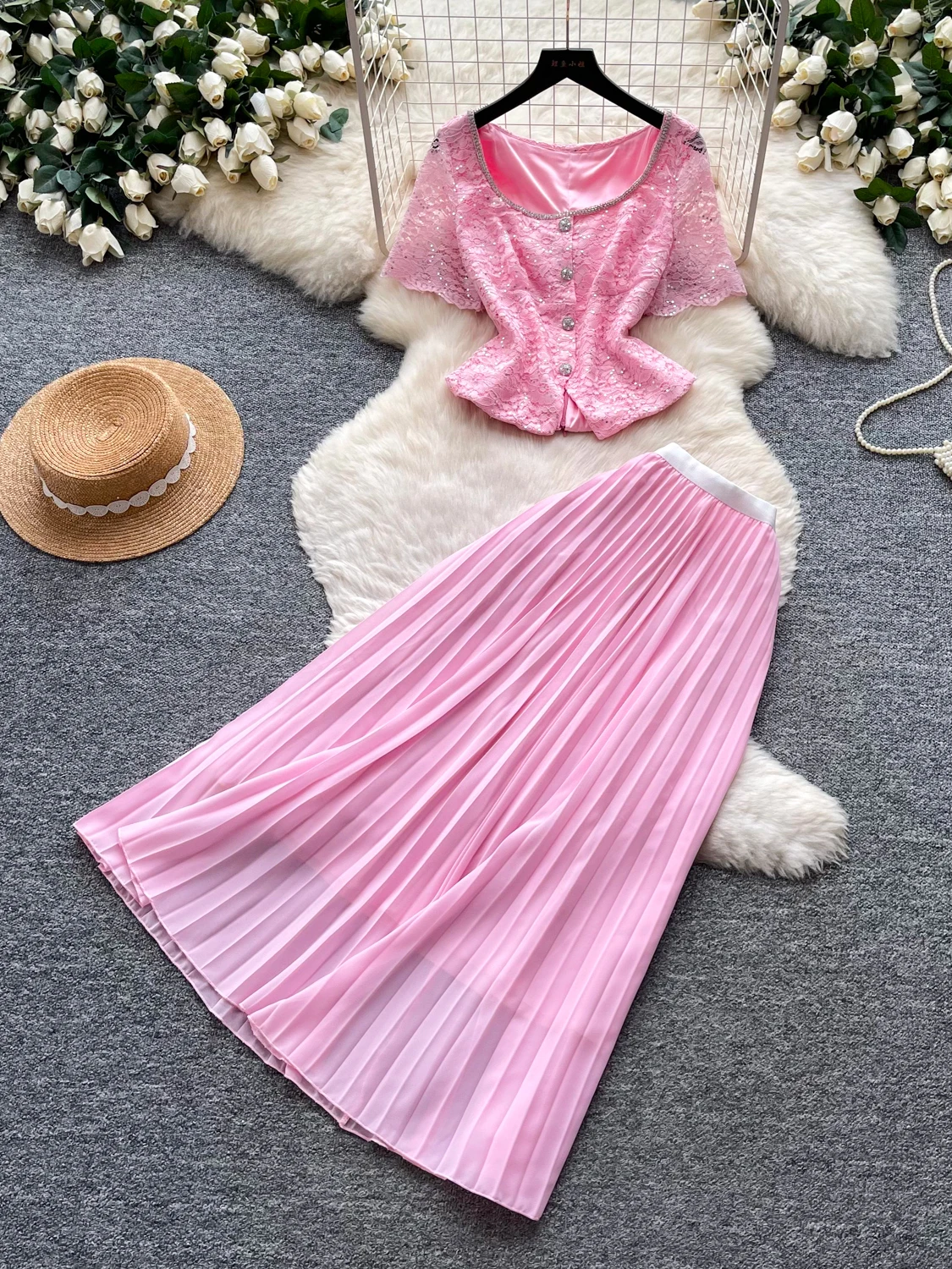 

Elegant Lace V-neck Vest High Waist Pleated Skirt Women's Summer Fashion Two-piece Set High-end Sensation Gentle Breeze