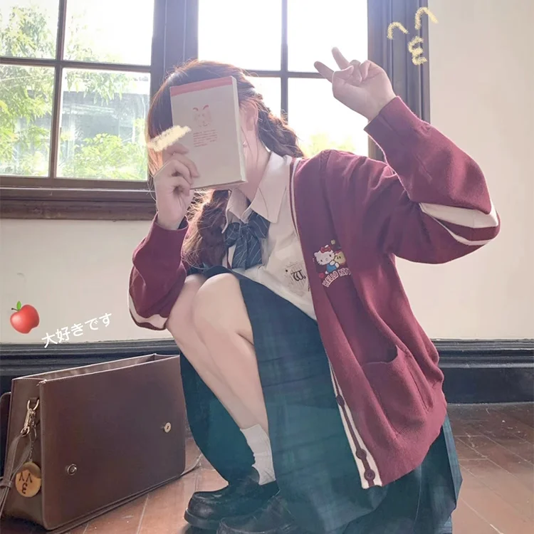 

Вязаный кардиган Hello Kitty с вышивкой, женский свитер с мультяшным принтом Cinnamoroll, пальто в студенческом стиле для девочек, милые топы, очаровательная одежда Kuromi