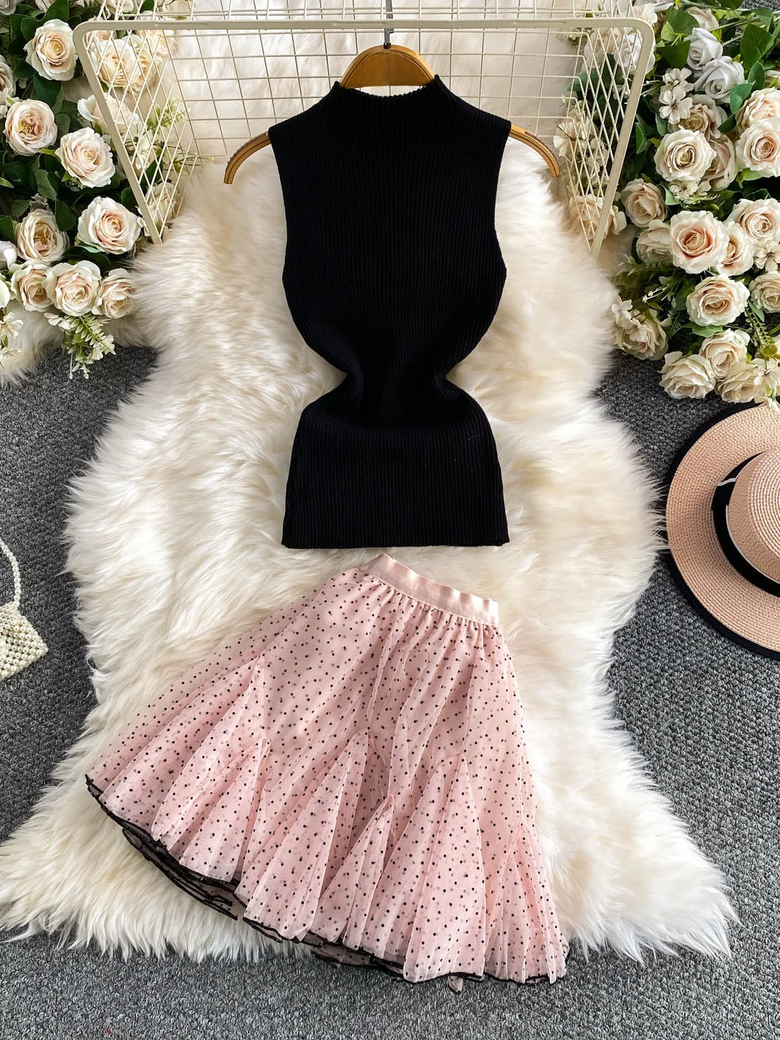 

Spicy Girl Style Sweet And Salty Personality Sleeveless Slimming Knitted Top Set Polka Dot Silhouette Puffy Skirt Fashionable...
