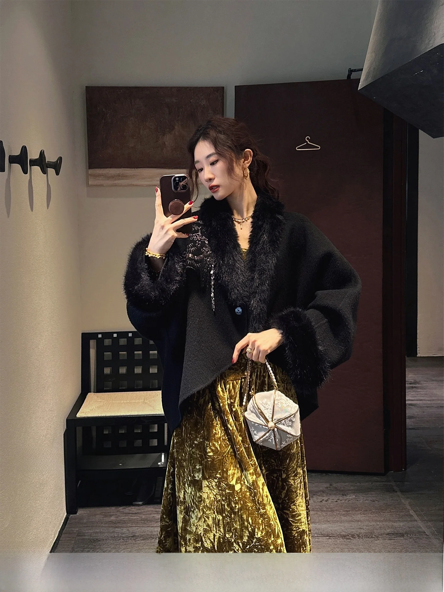 

Пальто Sanji Bla Flower из двусторонней шерсти с вышивкой и меховым воротником, 100% шерсть, утепленное, для женщин, зима