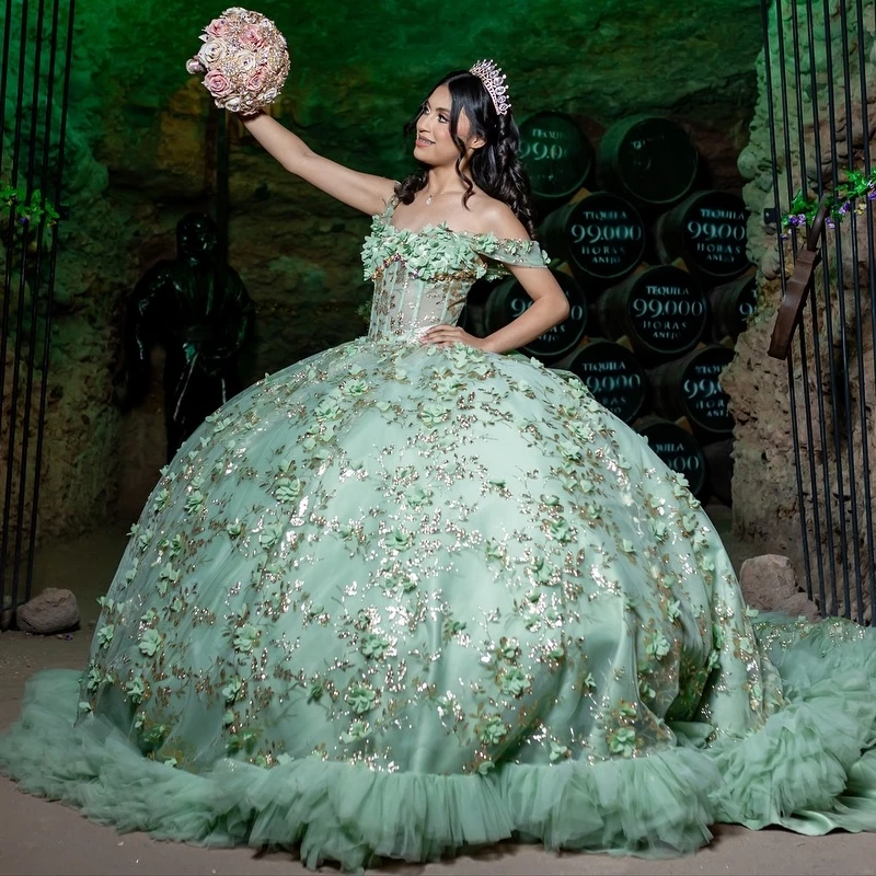 

Light Green Shiny Quinceanera Dresses Off The Shoulder Gold Applique Lace Beads Tiered Tull Party Birthday Sweet 16 Dress Vestid