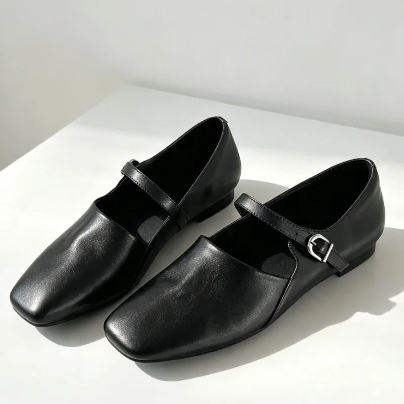Chaussures Mary Jane pour femmes en cuir verni noir, style ballerines à bout carré, avec boucle métallique réglable et bride unique, tendance