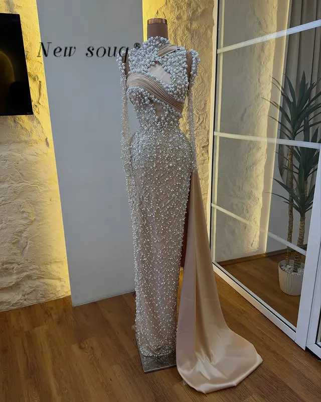 

2026 Элегантные мусульманские вечерние платья телесного цвета с жемчугом цвета шампанского и длинными рукавами Дубай с высоким воротом Вечерние платья для свадебной вечеринки по индивидуальному заказу