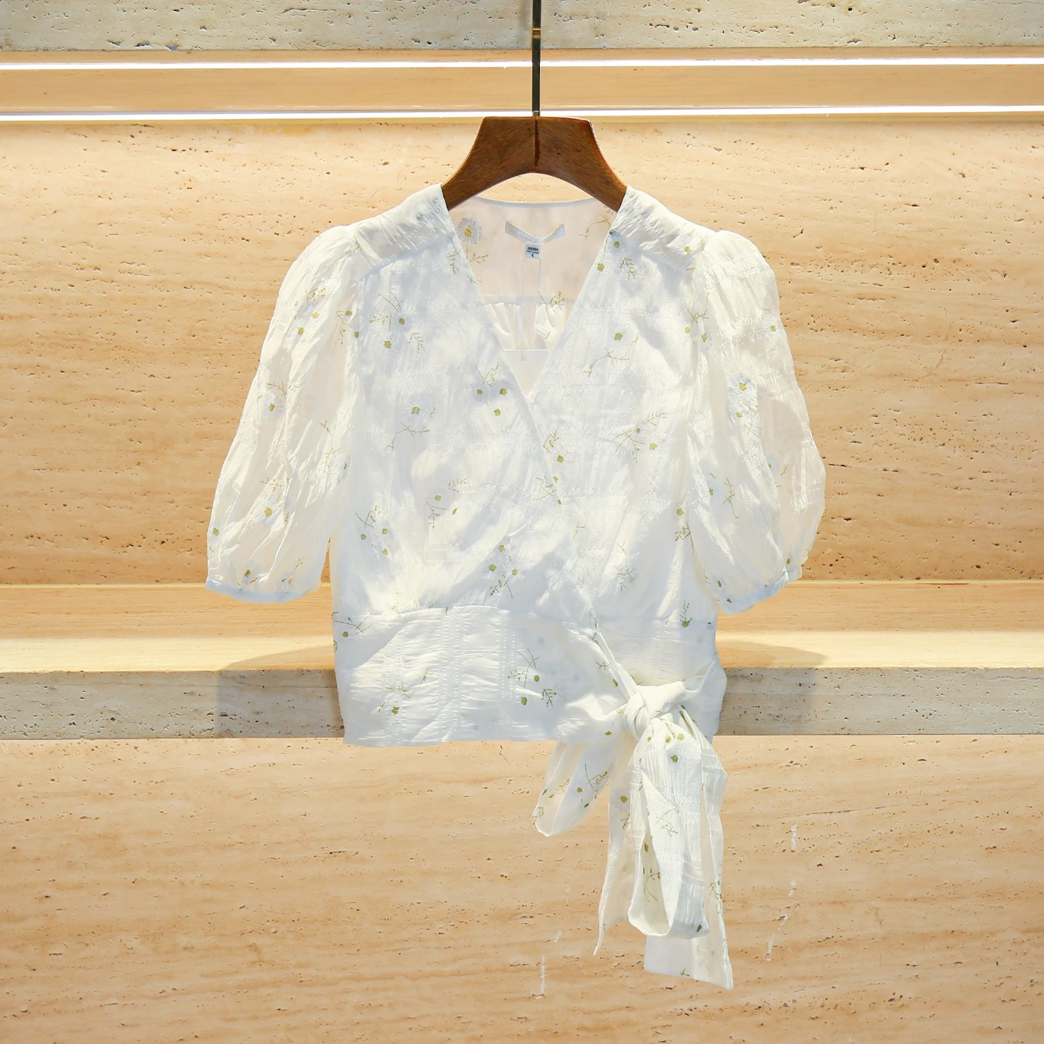 

Sweet Design Sense Waist Cinching Knot V Ne irt Top Women's High End Summer Faion Ele Straight Cut Blouse