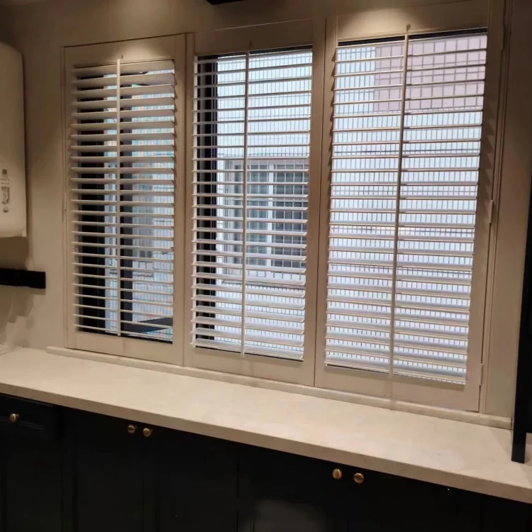 Wholesale New PVC Modern Horizontal Hotel Use Shutters Sliding Folding Doors White 89mm Louvre Plantation Shutters