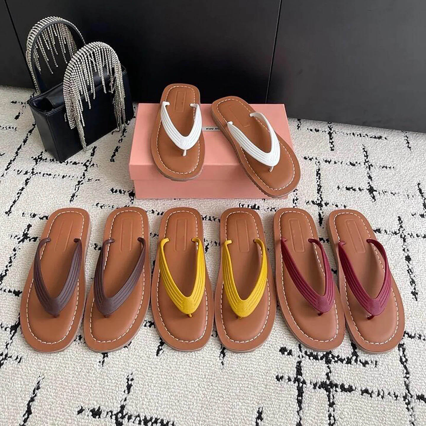 

Casual Leather Thong Slippers Women's Flat Bottom Anti-Slip Comfortable Outdoor Beach Holiday Sandals Slip-On Summer Shoes