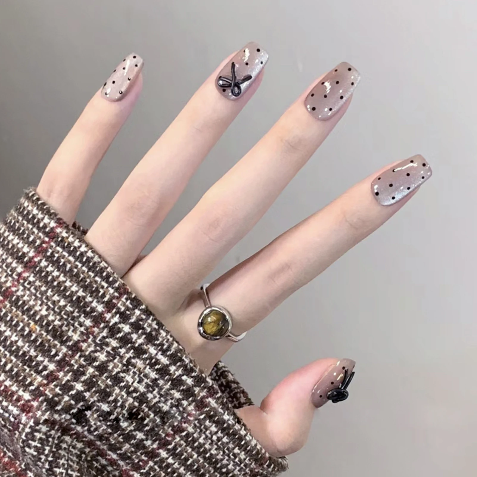 3D Black Bowknots Press On Nails Handmade Wave Point Designs False Nail Patches Pink Cat's Eye Short Square Fake Nail Tips Art