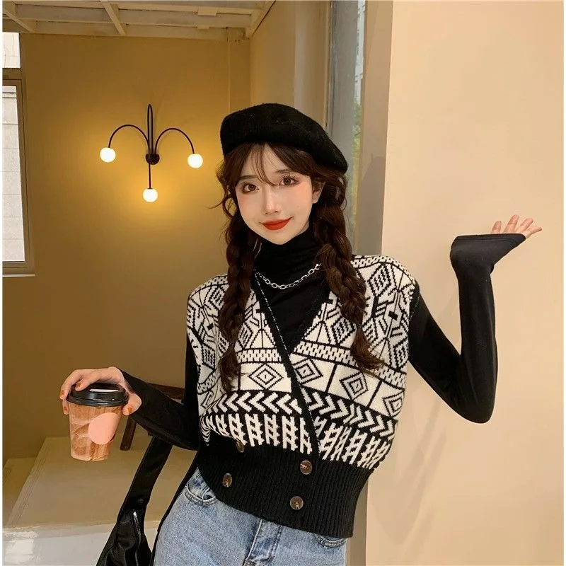 Vintage V-neck Geometric Autumn 2024 New Loose Korean Style Short Two-breasted Outer Wear Knitted Chic Sweater Vest Top