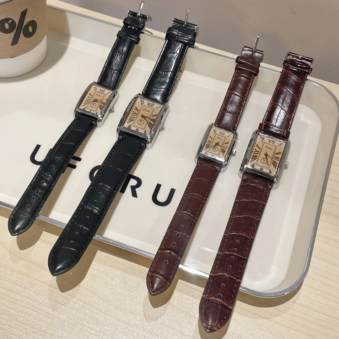 ريترو خمر ساحة كوارتز التناظرية ووتش فضية لهجة حالة التمساح نمط براون الجلود الأعمال عارضة اللباس ساعة المعصم