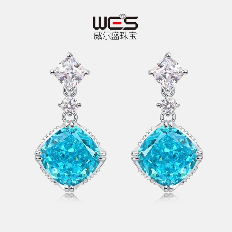 

Серьги из платины PT950 с высококачественными бриллиантами огранки «Ледяной цветок» цвета светло-голубого моря, инкрустированные цветными камнями, с креплением «коготь» из 18-каратного золота