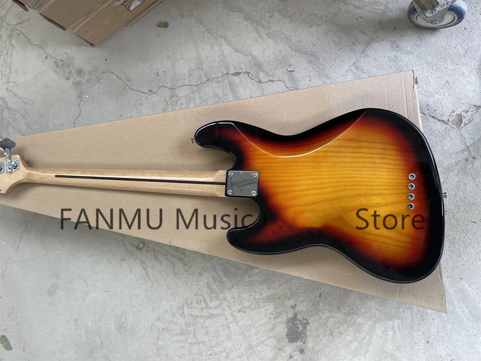 

Sunburst bass, 4-string electric bass guitar, ASH wood body, maple neck, black pickup board, active line, chrome hardware