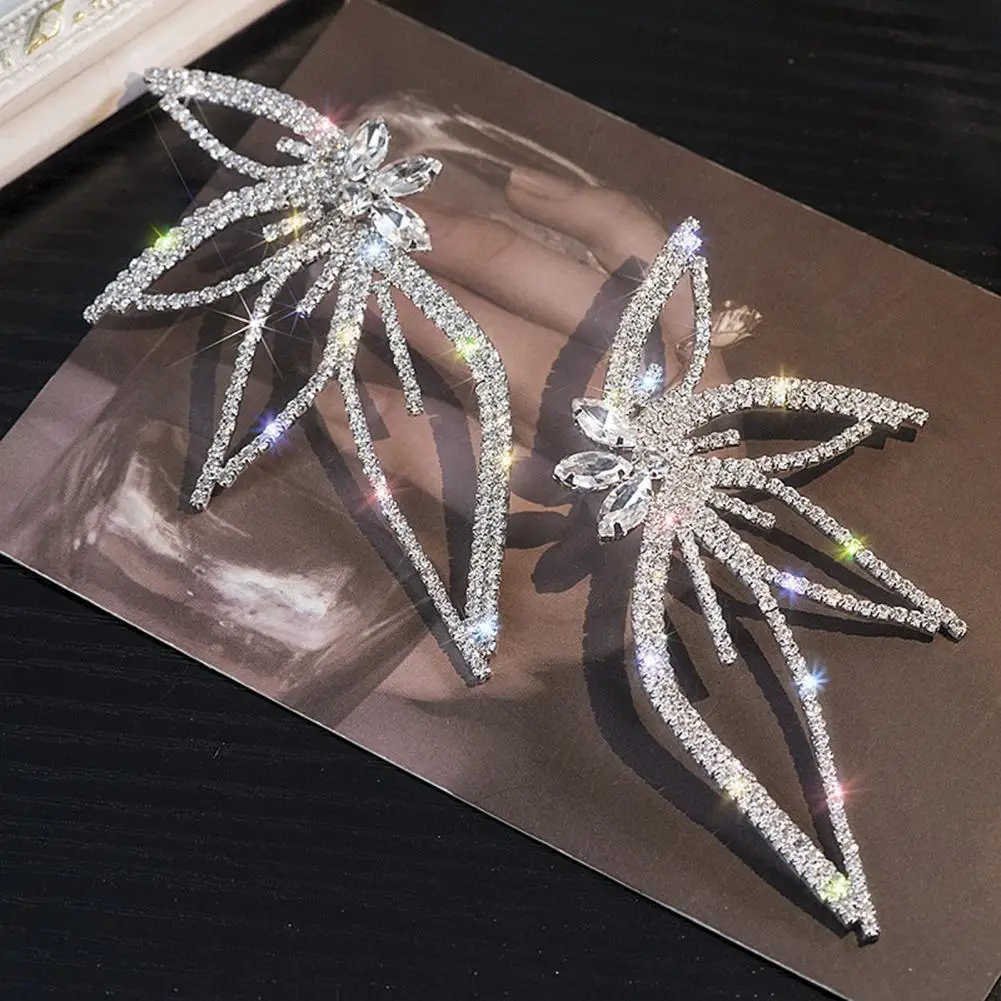 Lightweight Alloy Stud Earrings Exaggerated Cubic Zirconia Maple Leaf Stud Earrings Luxury Statement Jewelry Accessories