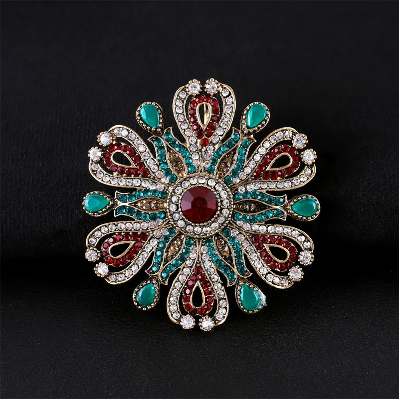 men's women's fashion crystal brooch retro metal baroque pin accessories