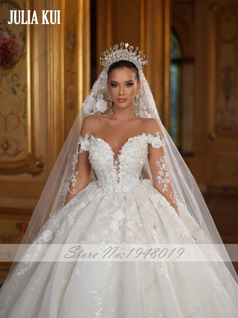 ジュリア・クイ カスタムメイド シャイニーレース オフショルダー フルスリーブ ボールガウン パフスリーブ ウェディングドレス ビーズアップリケ レース ブライダルドレス