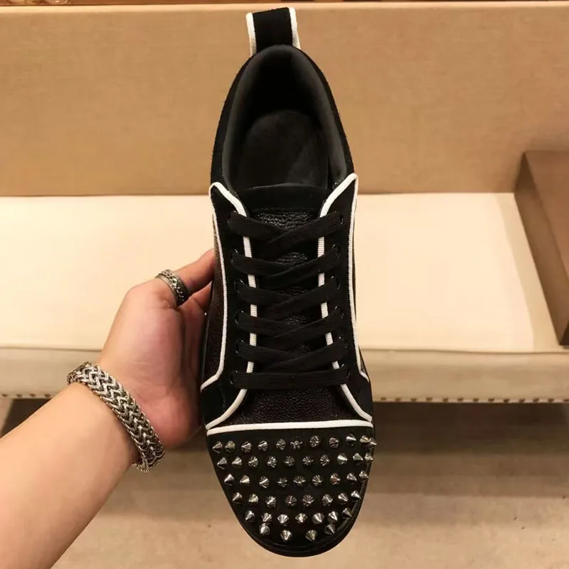 새로운 도착 남성 패션 리벳 신발 파티 나이트 클럽 드레스 블랙 세련된 정품 가죽 박힌 신발 브랜드 디자이너 신발