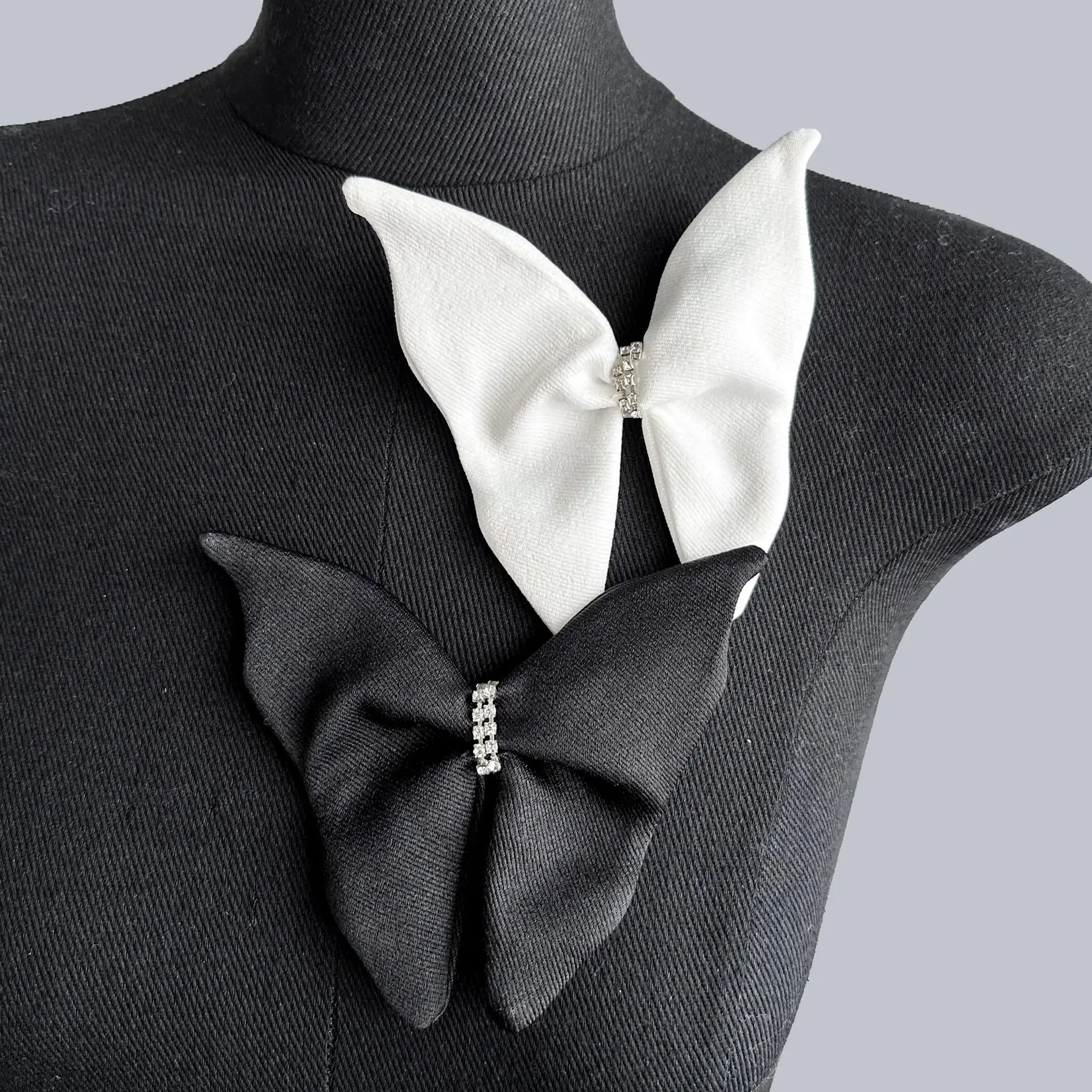 Beaded 3D Bow Flora… - image