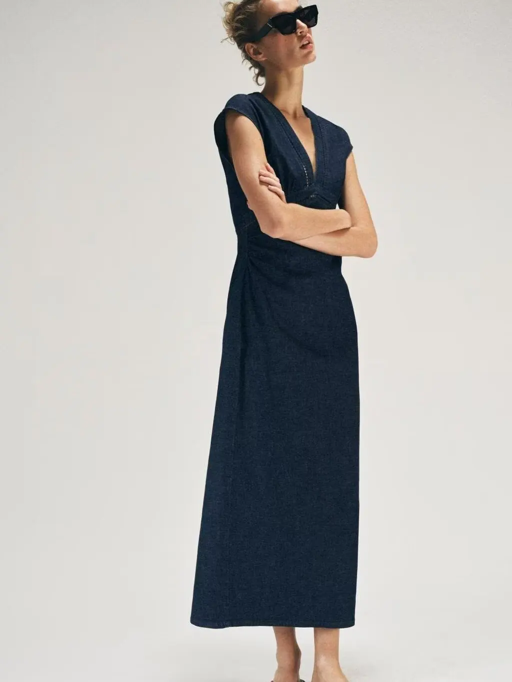 

Новое летнее женское платье с V-образным вырезом, без рукавов, приталенное, с разрезом, кружевными вставками, миди, модный сценический костюм в этническом стиле