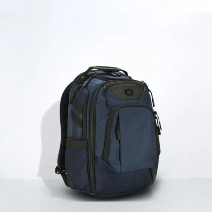 Mochila RENEGADE DNA en color azul marino para uso urbano y al aire libre, material de poliéster duradero, diseño ligero con múltiples compartimentos