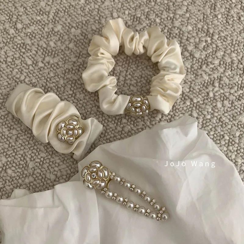 

2026 Refined Satin Camellia Elastic Hair Bands Hairpins Set Pure White Elegant Pearl Hair Tie And Ponytail Holder For Daily Wear