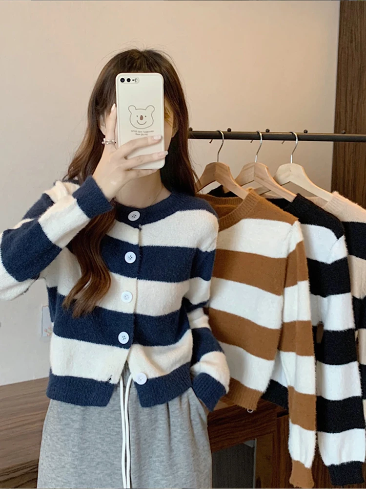 

2022 Autumn Winter Long Sleeve New Women's Contrasting colors stripe knitting cardigan short Soft and lazyloose Sweater