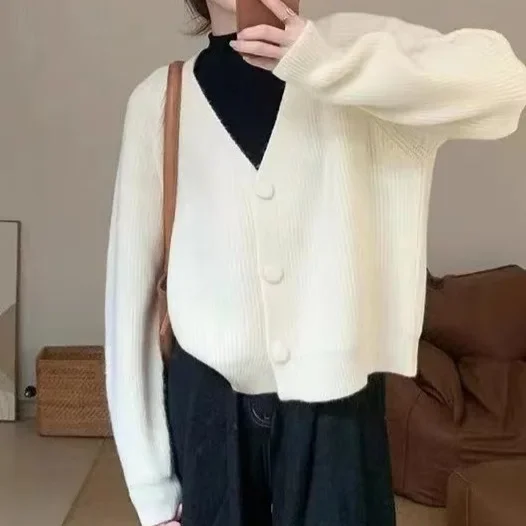 

Women's Fashion Slimming Spring Autumn Wear Classic Three-Button Solid Color Open Cardigan Casual Knitted Top New Arrival