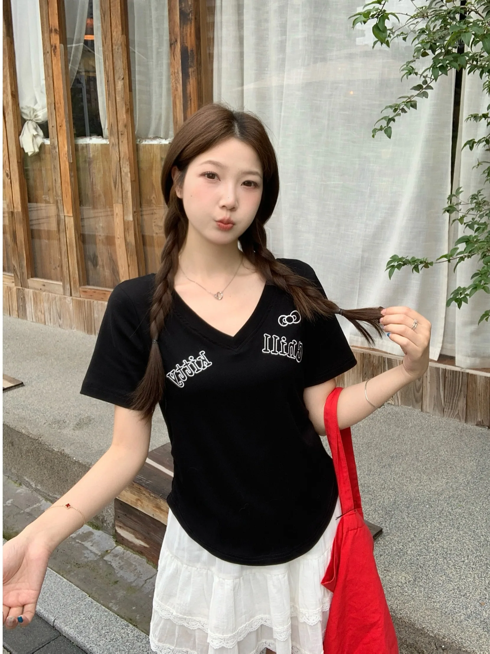 

plus Size Women's Sweet Embroidered V-Neck Short Sleeve T-Shirt Hollow out Design Summer Slimming Top Korean Style Cotton