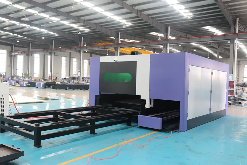 Big Cover 3015 2560 3000W Industrial Enclosed Automatic Exchange Table Fiber Laser Cutting Machine 12kw