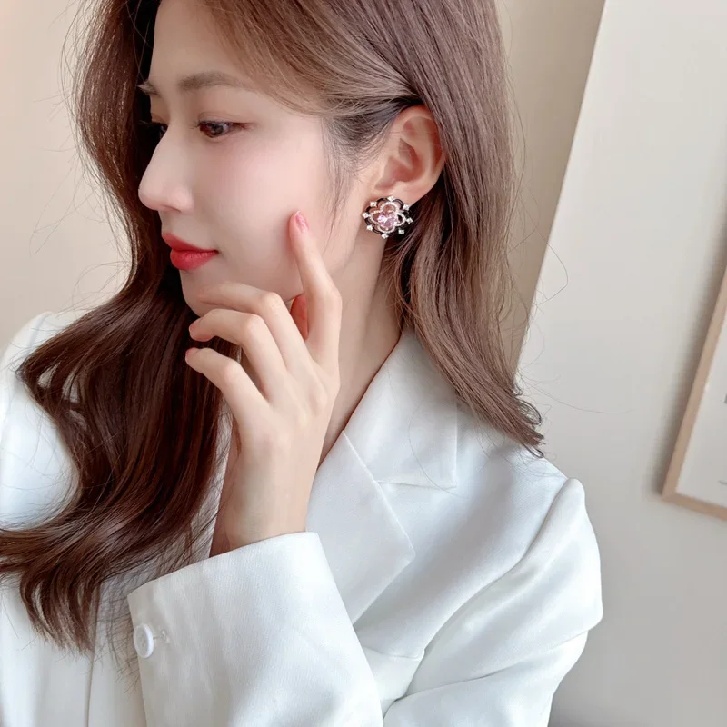 Ретро, элегантные и изысканные серьги в сказочном стиле и милые серьги-гвоздики с цветочным узором, новинка 2023 года.