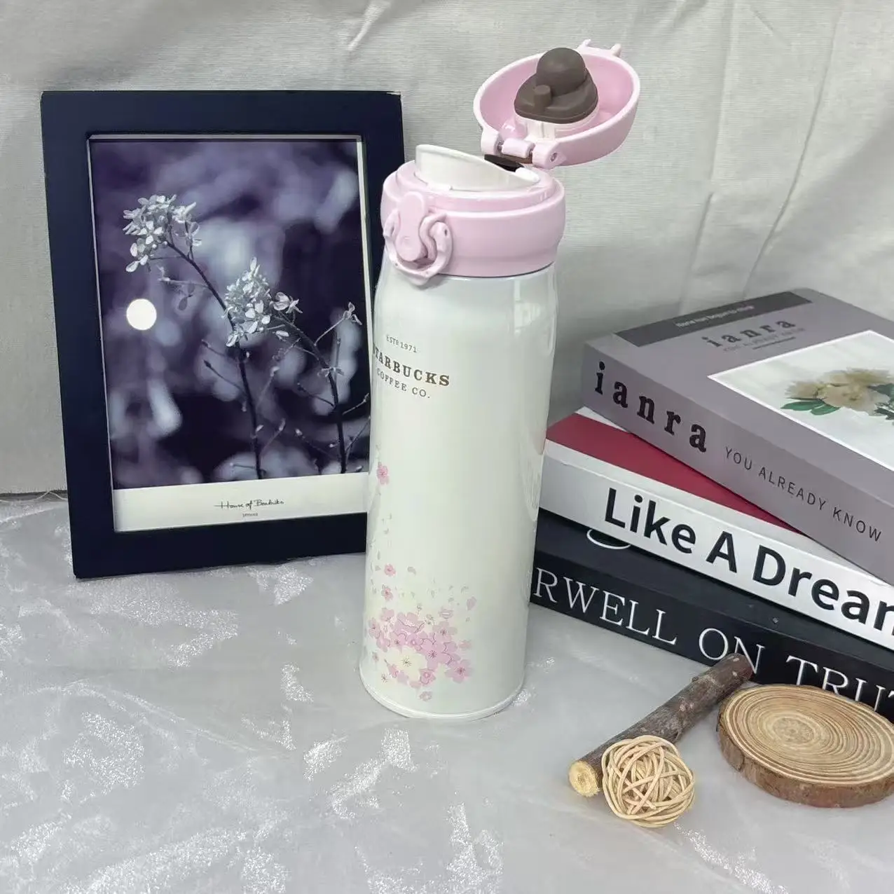 

500ml Starbucks Sakura Insulated Bottle, Leakproof Flip Top for School & Travel