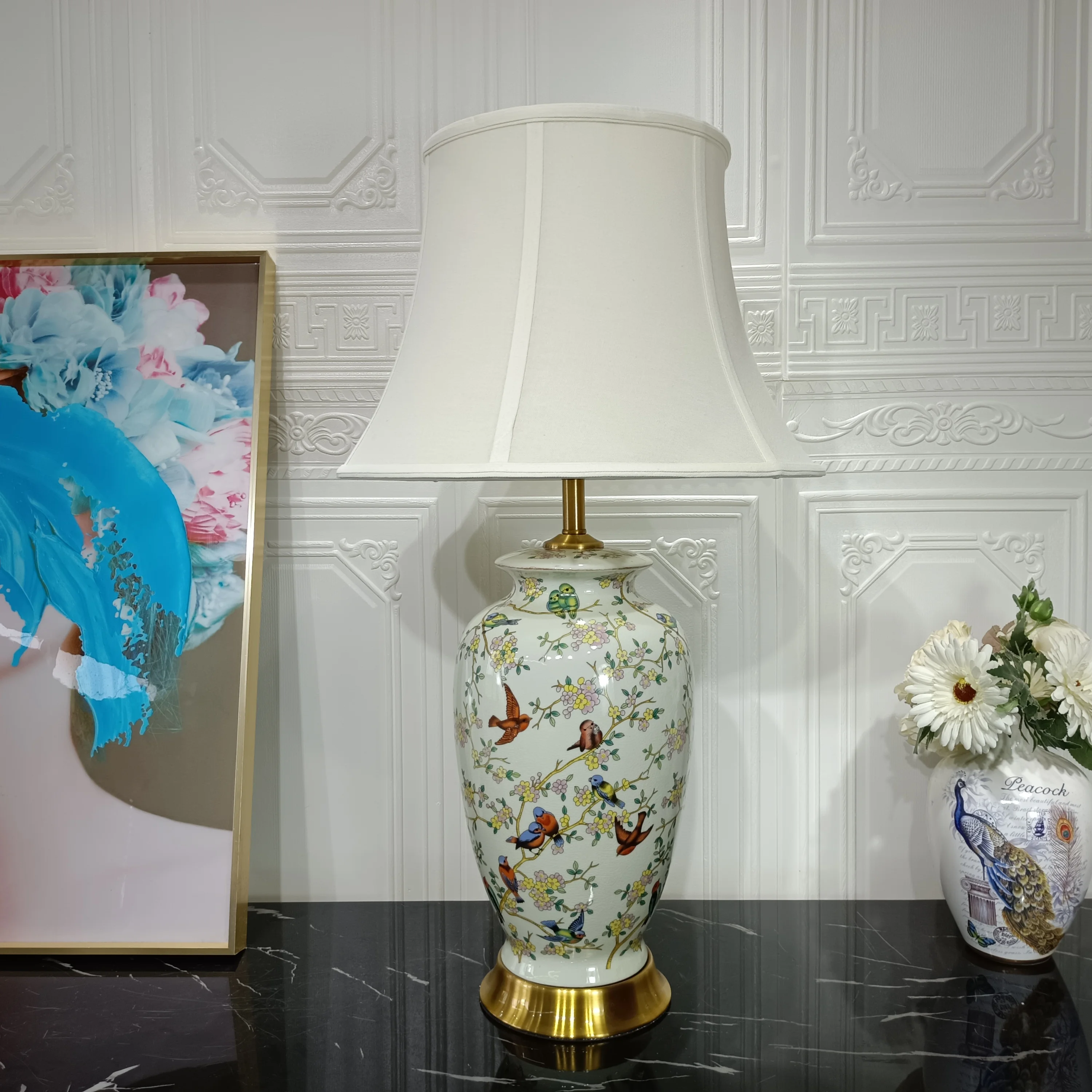

New Chinese-style classical ceramic table lamp with hand-painted patterns, suitable for hotel showrooms, living rooms, bedrooms,