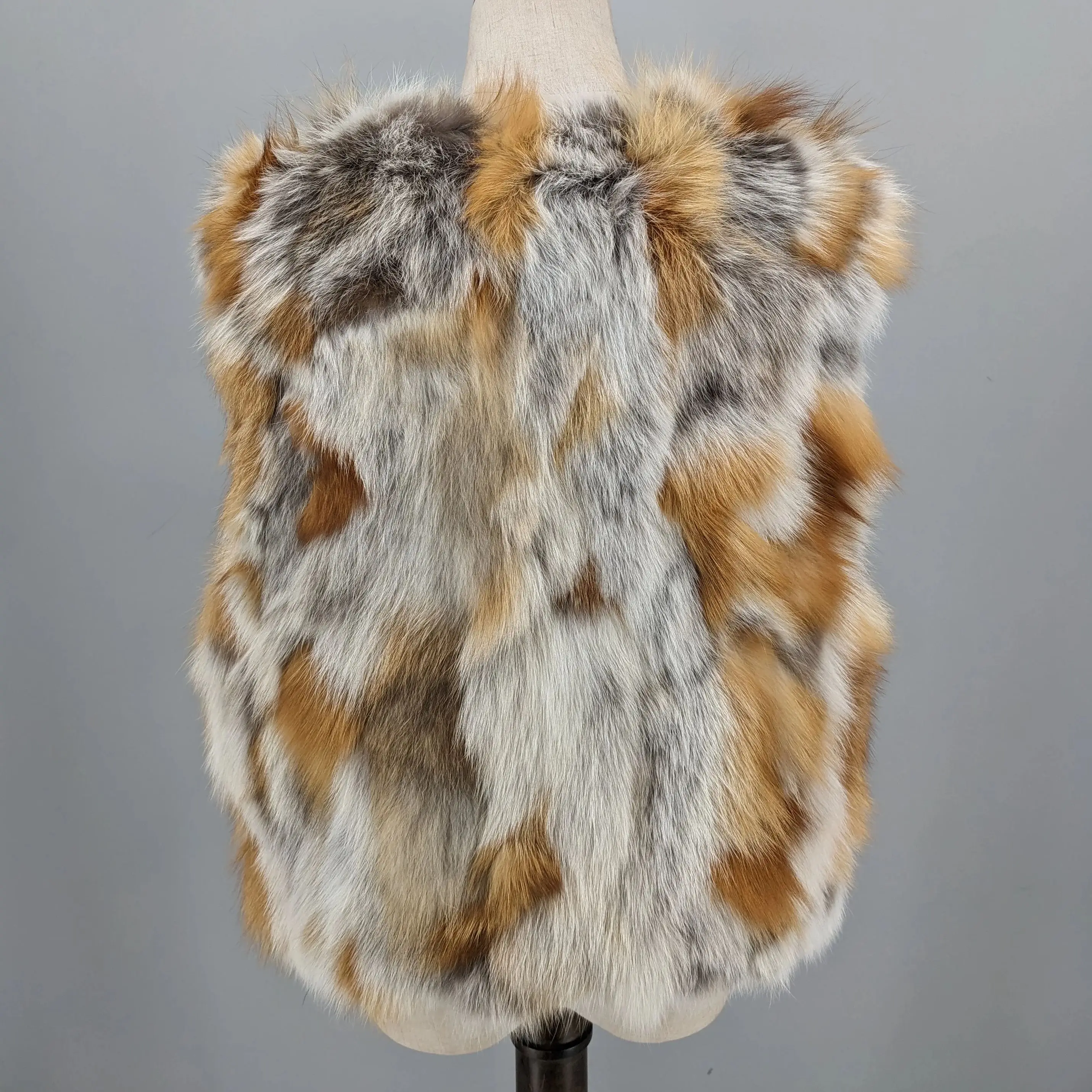 เสื้อกั๊กขนสุนัขจิ้งจอกธรรมชาติสำหรับผู้หญิงสำหรับฤดูหนาว เสื้อคลุมแบบไม่มีแขน ทำจากขนสีสันสดใสชิ้นเล็กๆ