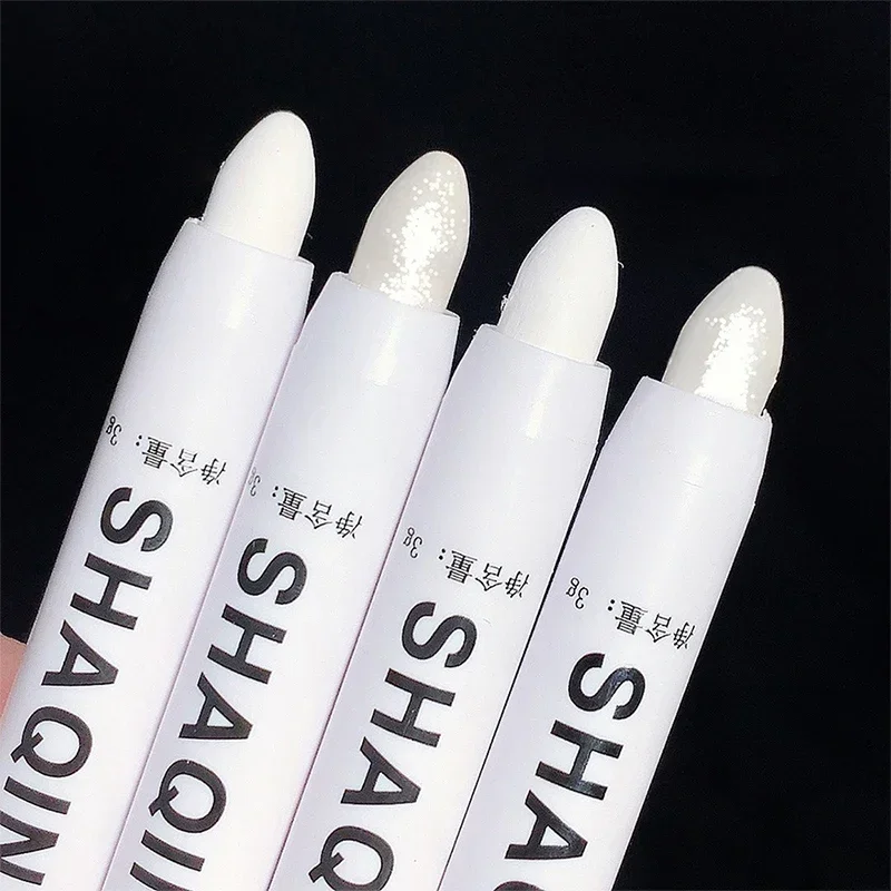 화이트 하이라이터 펜 - 언더아이 브라이트닝을 위한 매트 쉬머; 즉각적인 광채를 위한 사용하기 쉬운 하이라이트 스틱
