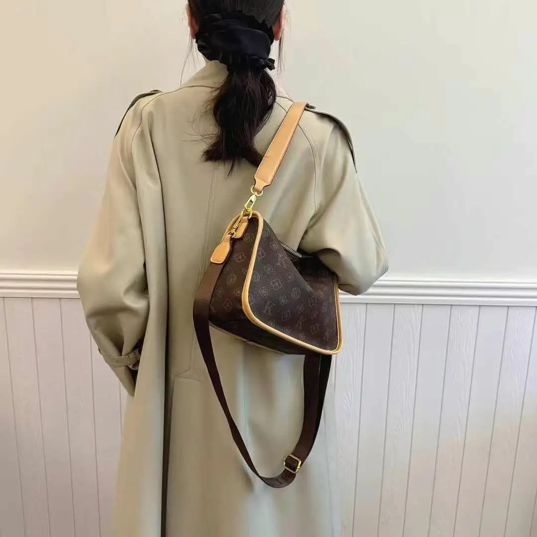 حقيبة وسادة رائجة لعام 2025 للنساء، حقيبة كتف ناعمة مطبوعة، حقيبة كروس وحقيبة يد متعددة الاستخدامات #2