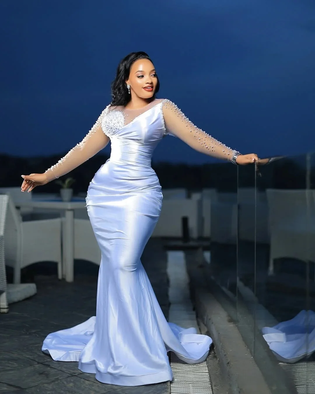 Aangepaste pure hals sprankelende parels kralen trouwjurk sweep trein vestidos de novia Arabisch land satijn elegante bruidsjurk