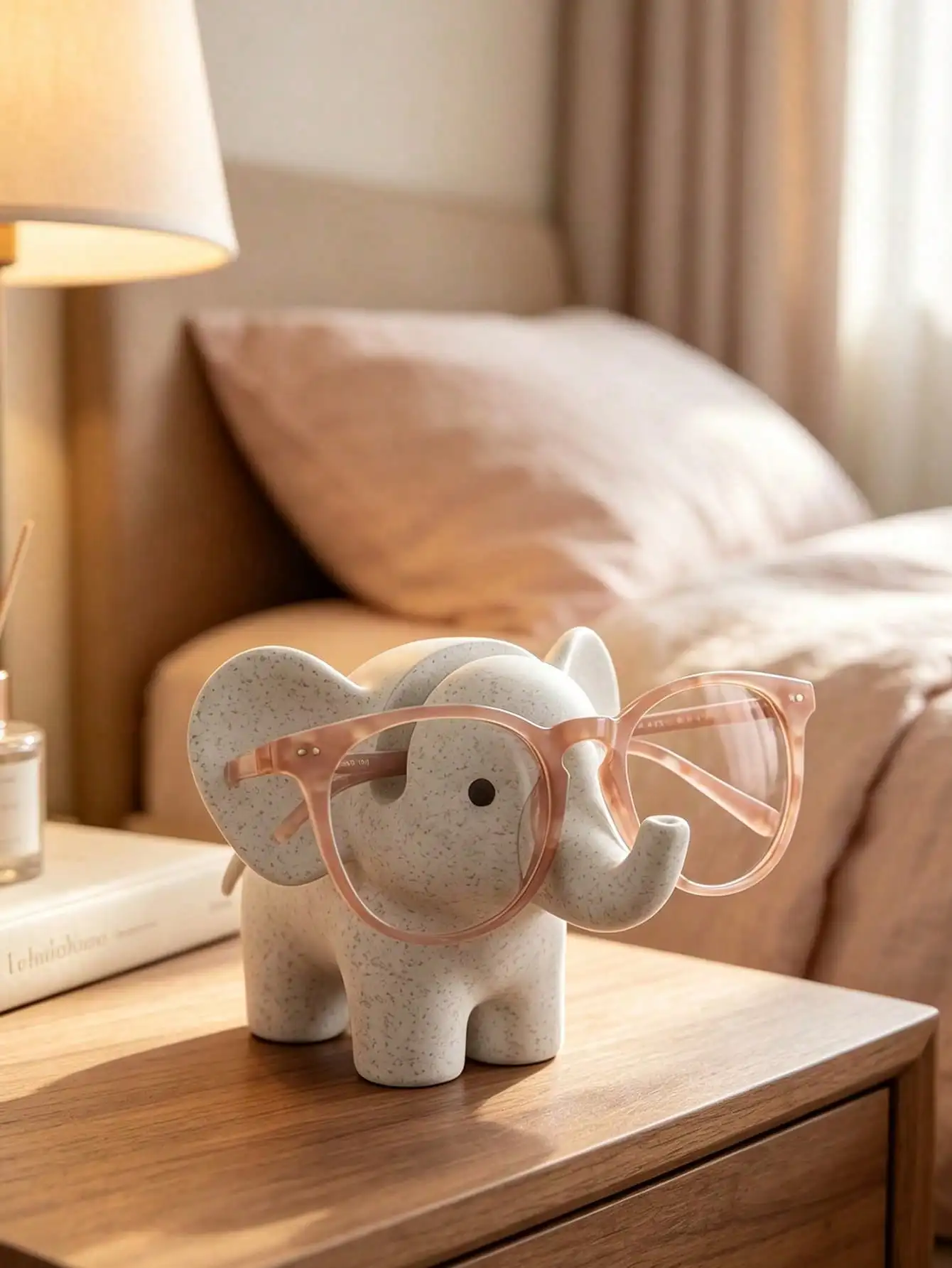 1pc 3D Cute Elephant Shaped Fashion Glasses Display Stand - Creative Elephant Eyeglass Holder Ornament, Desktop Storage Rack, Resin Elephant Fashion Glasses/Eyeglasses Holder, Stable Eyewear Display Stand, Fun Resin Eyewear Storage Rack