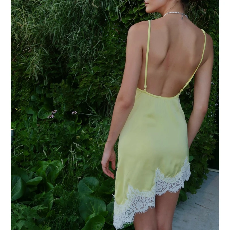 فستان نوم نسائي من Combhasaki مزين بالدانتيل مُزين بالزهور من الساتان بدون أكمام ورقبة على شكل حرف v وحاشية غير متماثلة فستان كامي صغير #4