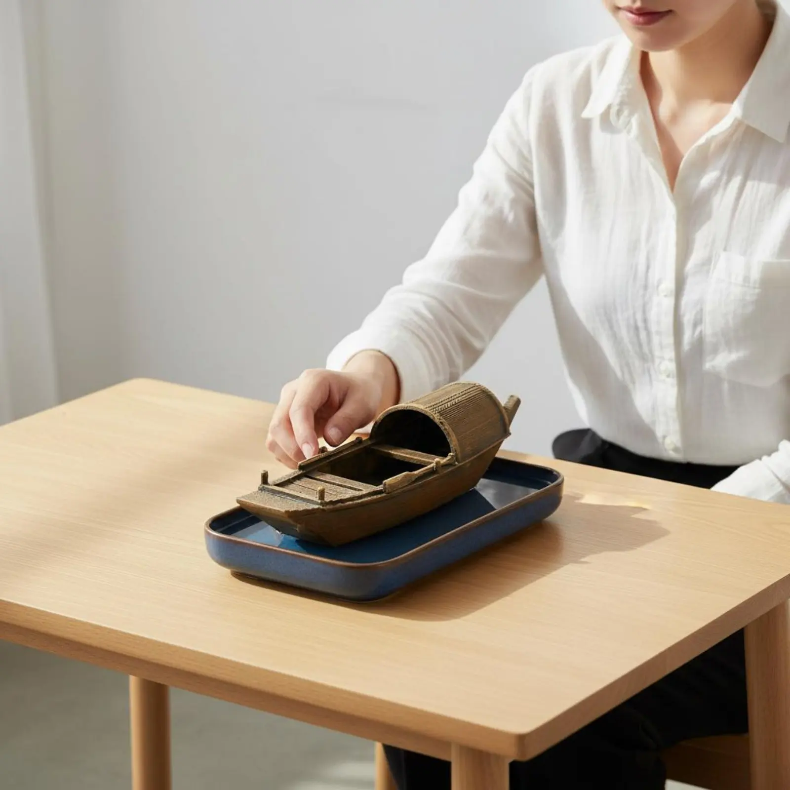 

Миниатюрная китайская лодка: реалистичная, детализированная, для мини-ландшафта, легкая, из смолы, декоративная.