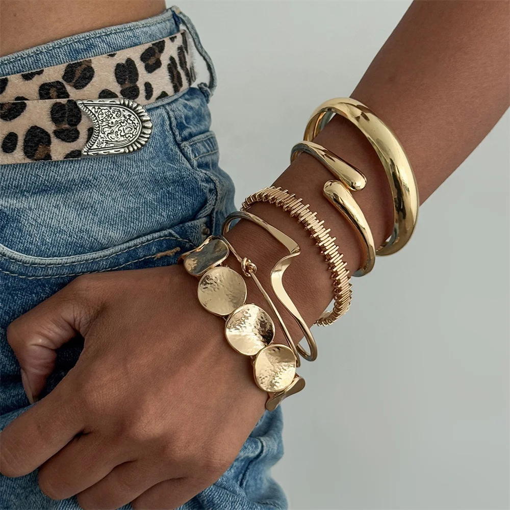 Women Stackable Gold Bangle Set 5Pcs Vintage Hammered Disc Asymmetrical Metal Wide Cuff Bracelets Fashion Daily Wear Jewelry