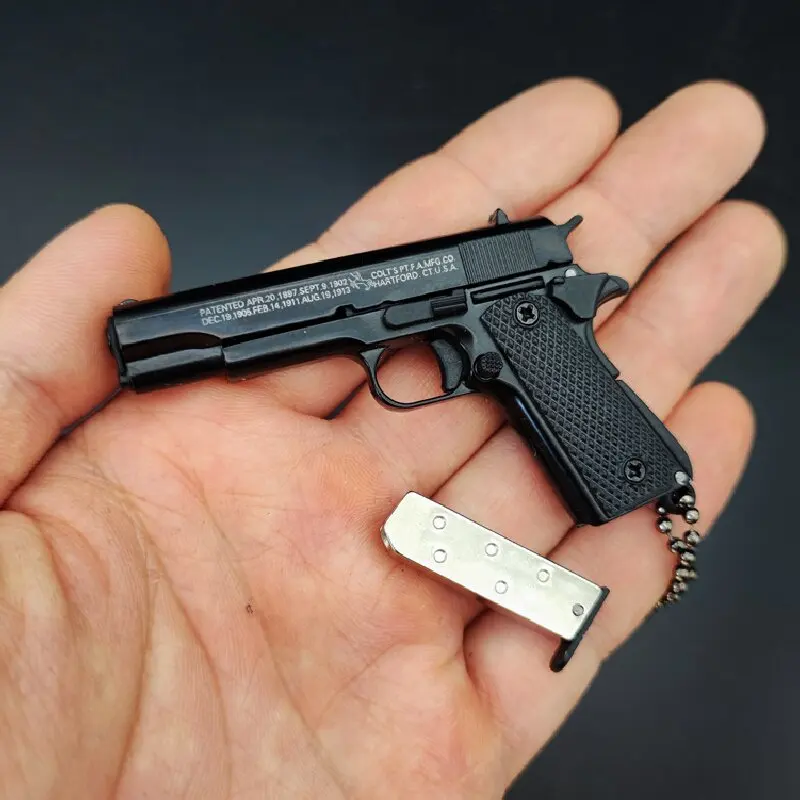 1:3 Alloy M1911 Model pistoletu Miniaturowy odłączany brelok do kluczy Plecak Wisiorek Dekoracja Prezent dla chłopców Dorosły