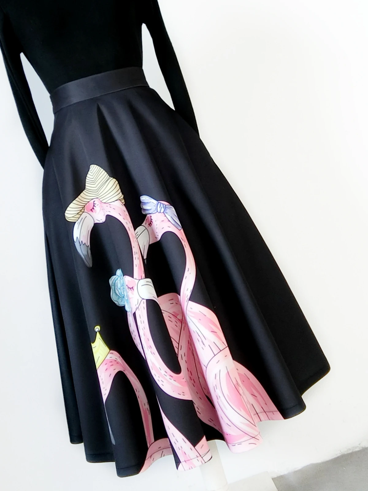 

Spring and Autumn New Women's Half Skirt, Fashionable Commuting High Waist Black Printed Large Skirt Skirt
