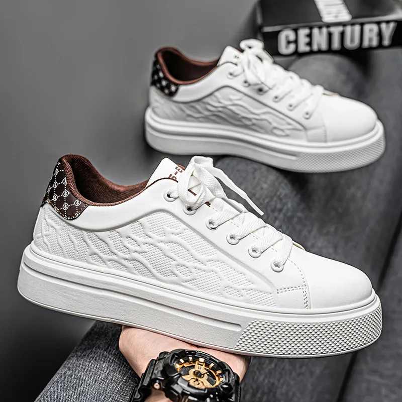 أحذية بيضاء غير رسمية صيفية للرجال أحذية رياضية مطاطية صغيرة قابلة للتنفس أحذية بدون كعب عصرية للرجال شباشب عصرية قابلة للتنفس