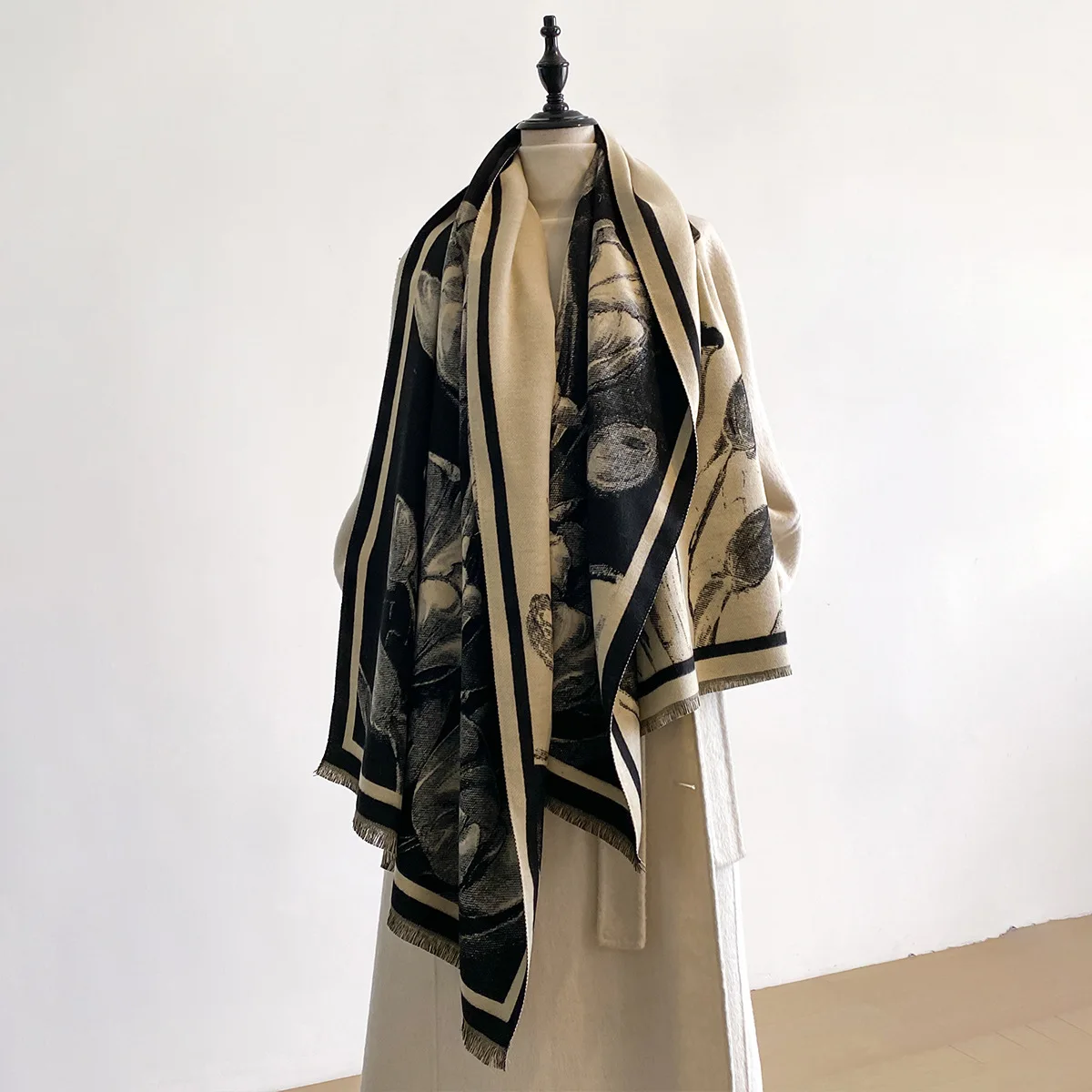 

Women Flower Printed Scarf Imitation Cashmere Scarf Thick Winter Warm Scar Shawl Fashionable Comfortable Shawl for External Wear