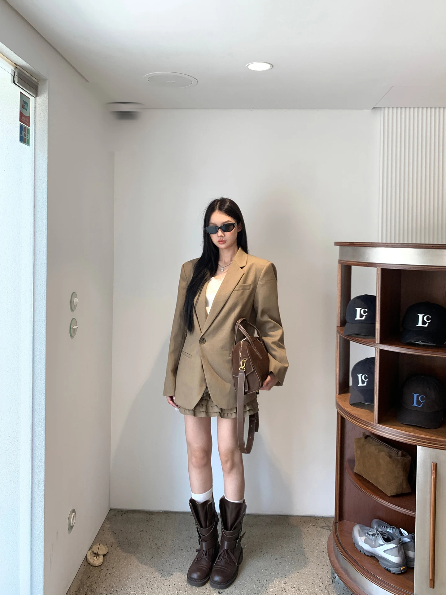 

Женский повседневный костюм цвета хаки в стиле ретро Red Celebri Studio Jaet, новинка 202, осенний высококачественный костюм с длинными пуговицами для поездок на работу, Cl...