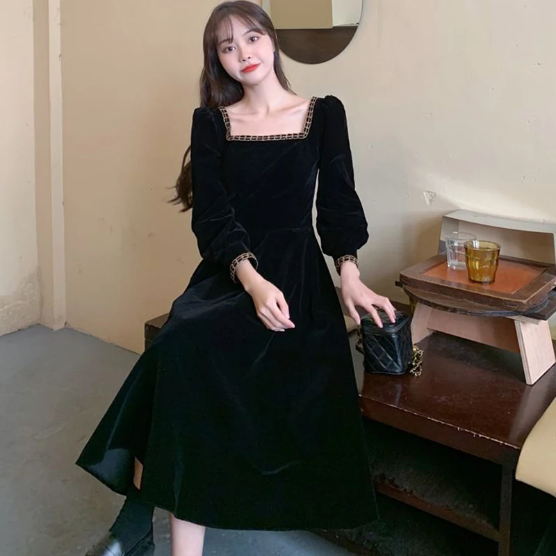 New Women Retro Style Designer Golden Edged Velvet Banquet Dress Hot Sale Autumn Lady Chic Luxury Square Neck Long Sleeves Dress
