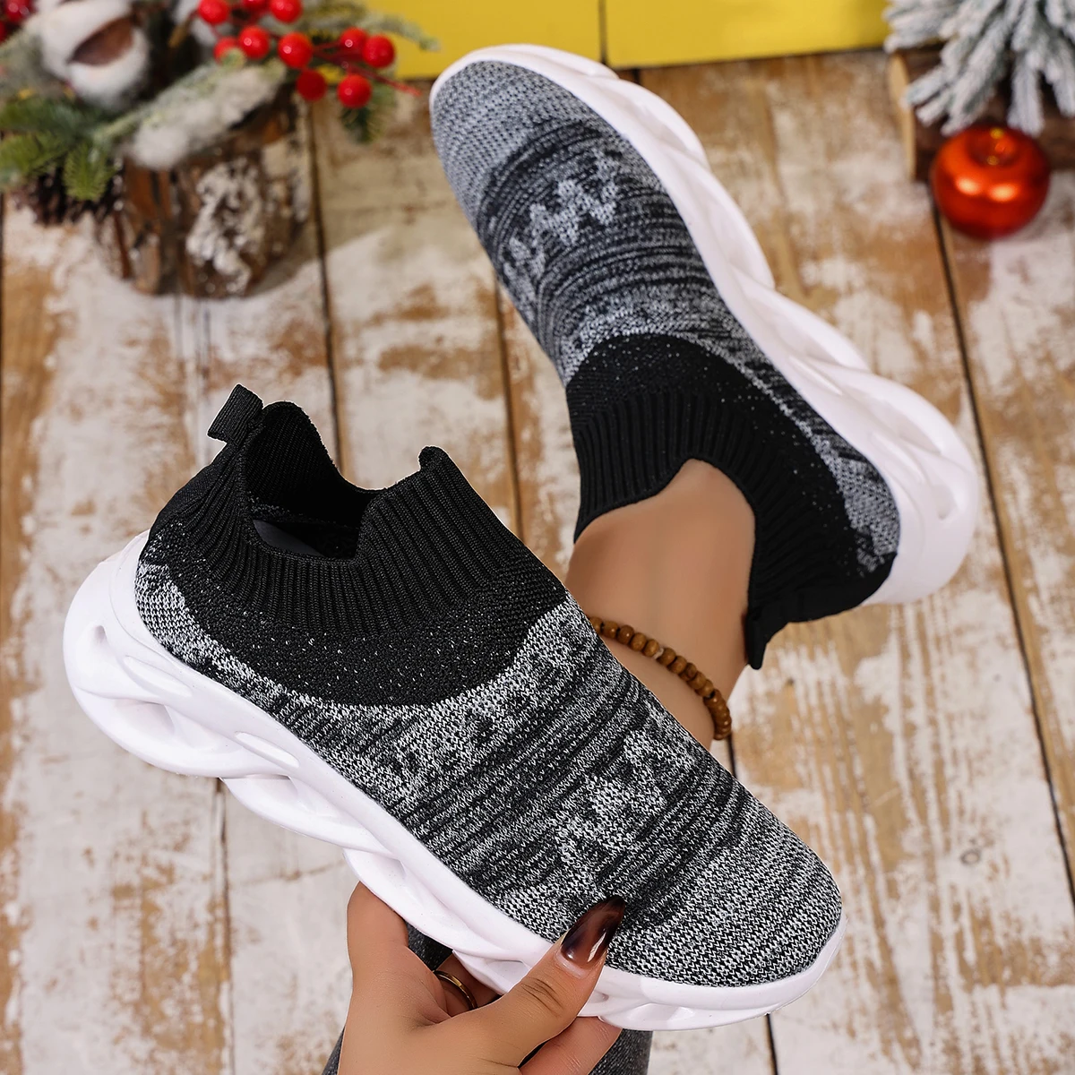 Women Sneakers Summer Fashion New Mesh Sneakers Women Wear-resistant Soft Sole Flat Walking Shoes Breathable Trendy Sneakers_voghion.com