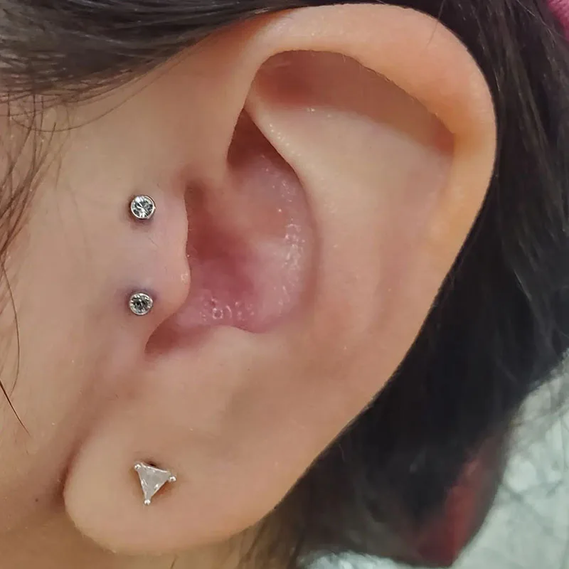 G23 titanyum PIERC dairesel kulak dudak çıtçıt doğal taş üst Labret burun dil ile düğme küpe vücut Piercing takı toptan