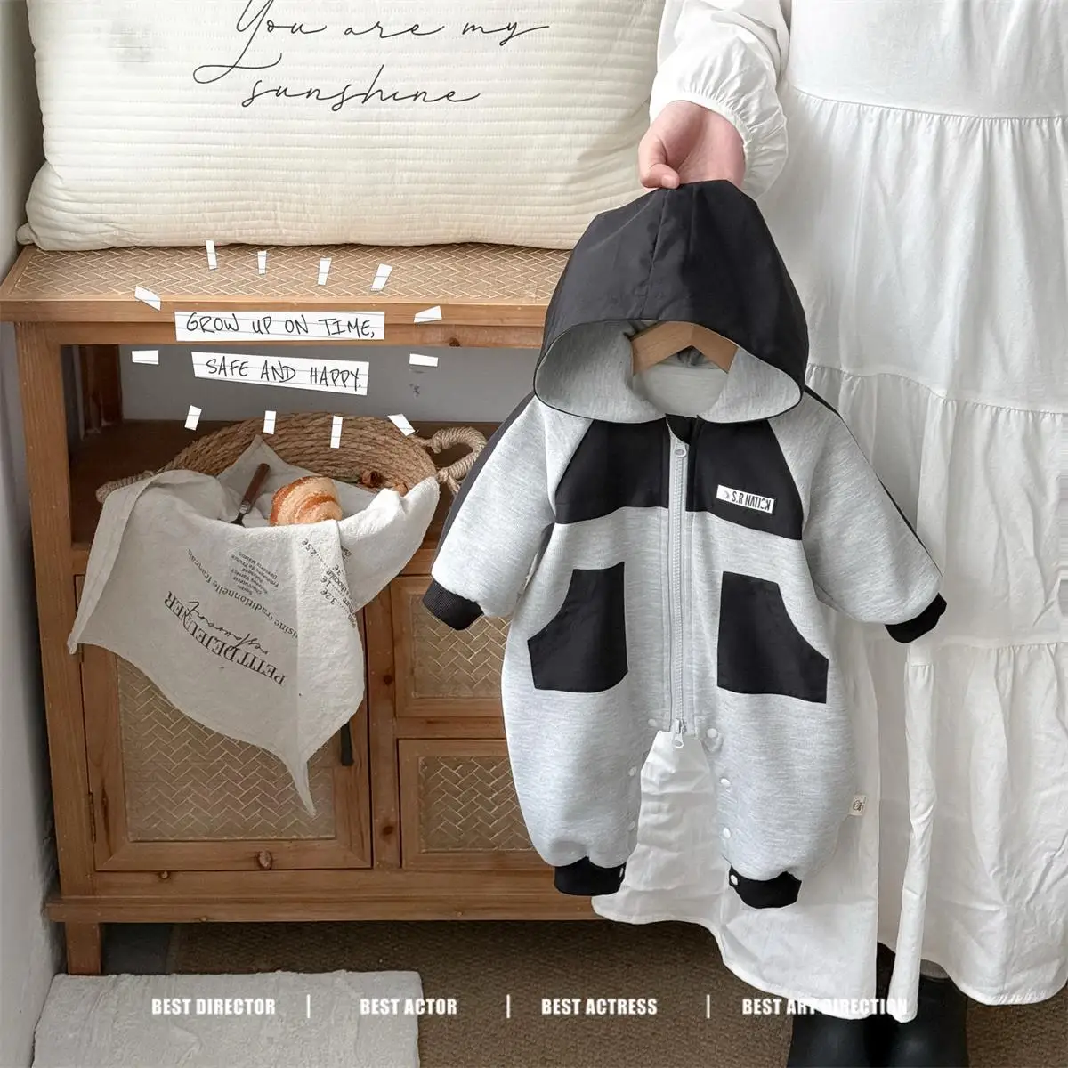 

2025 Autumn Infant Baby Boys Bodysuit Long Sleeves Hooded Kid Boy Romper Gray And Black Contrasting Color 1-3Y Baby Boy Jumpsuit