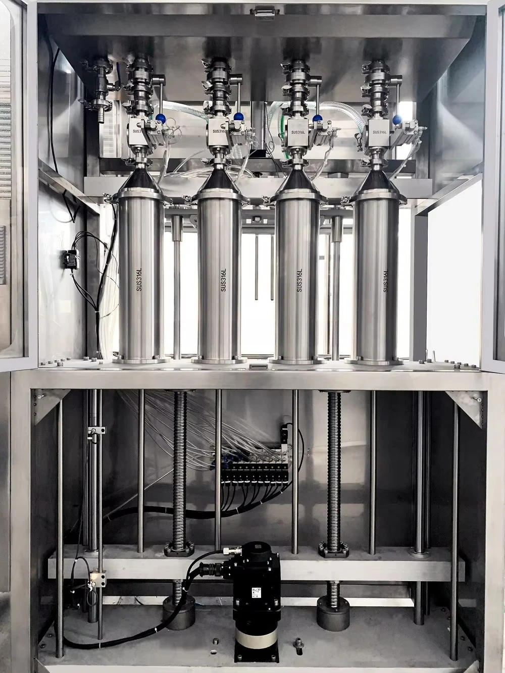 Automatic Bottling Line Vertical High Precision Liquid Bottling And Packaging Production Line